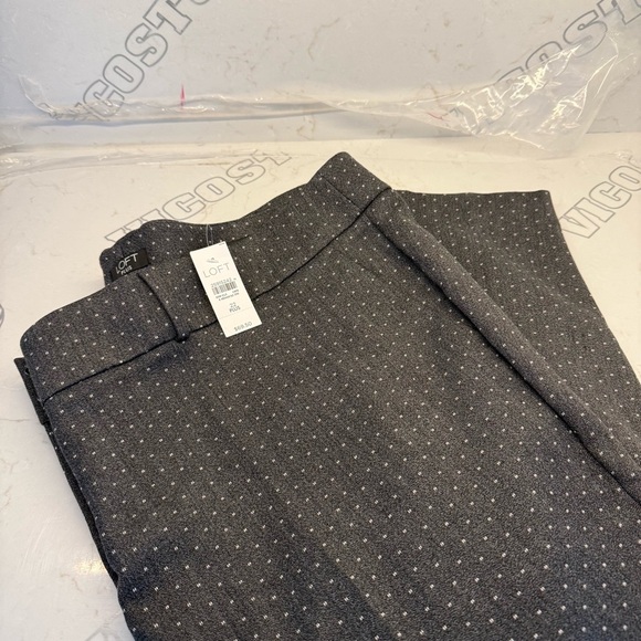 LOFT Plus Marisa Skinny Dress Pants in a Grey Geometric Pattern. Size 22 - Picture 6 of 7